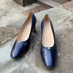 Size 10AA Salvatore Ferragamo navy classic pump - not new